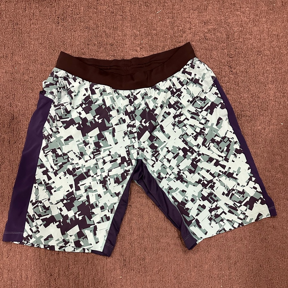 Lululemon Men's Shorts size XL. EUC